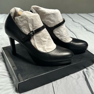 never worn naturalizer black heels